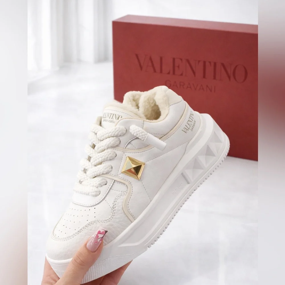 VALENTINO GARAVANI XI One Stud Platform Sneaker - Picture 2 of 4